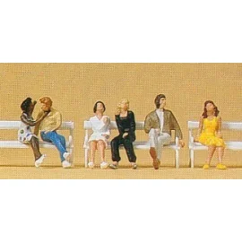 Couples sitting Figure